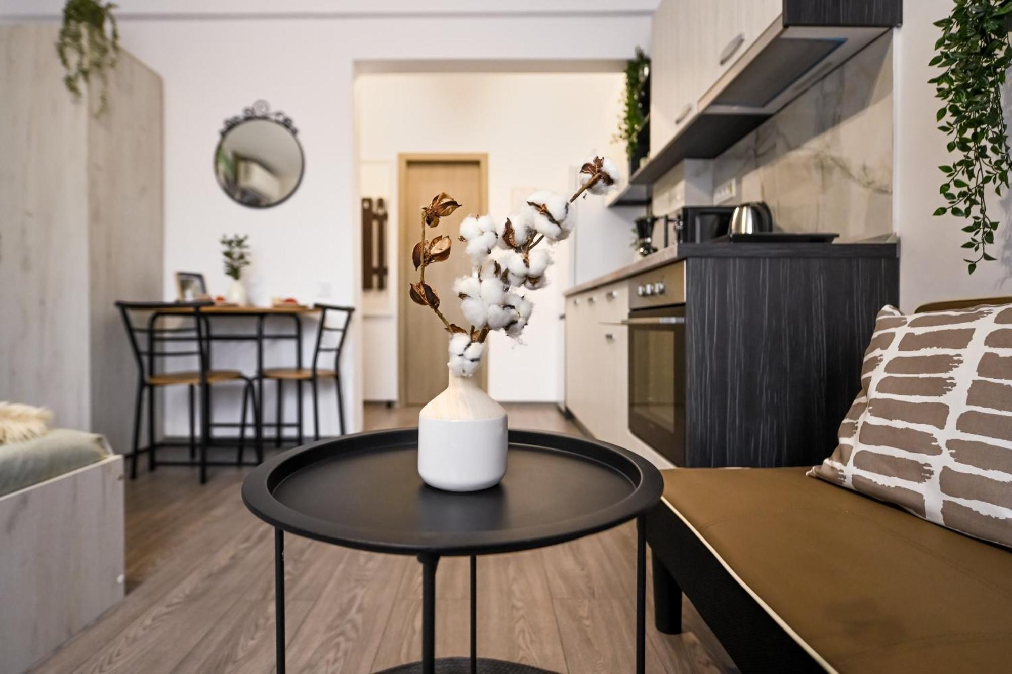 Old Town Charm - Modern & Comfortable Accommodation In The Heart Of The City Bukareszt Zewnętrze zdjęcie