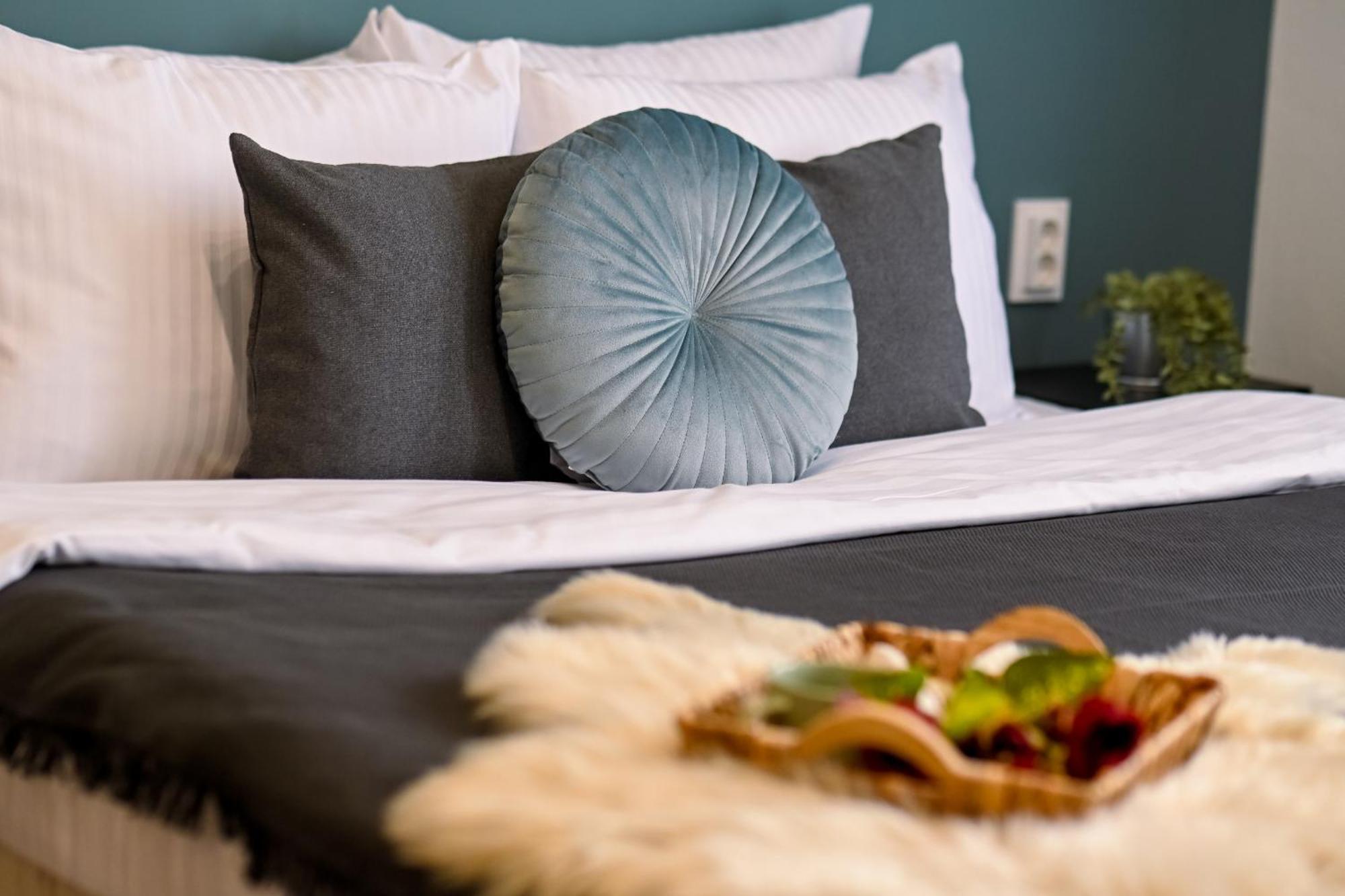 Old Town Charm - Modern & Comfortable Accommodation In The Heart Of The City Bukareszt Zewnętrze zdjęcie
