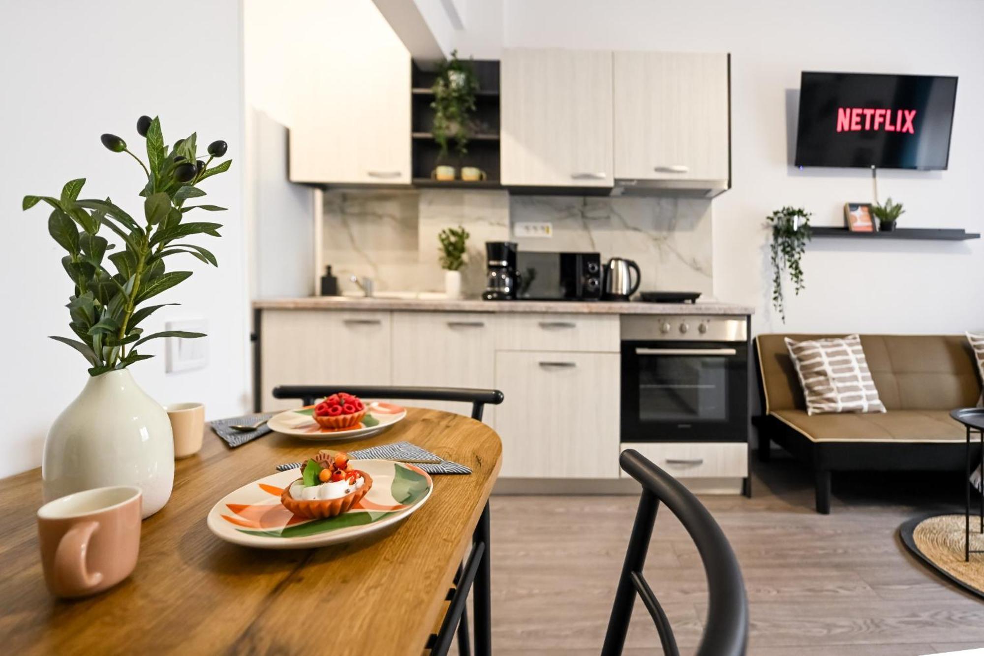 Old Town Charm - Modern & Comfortable Accommodation In The Heart Of The City Bukareszt Zewnętrze zdjęcie