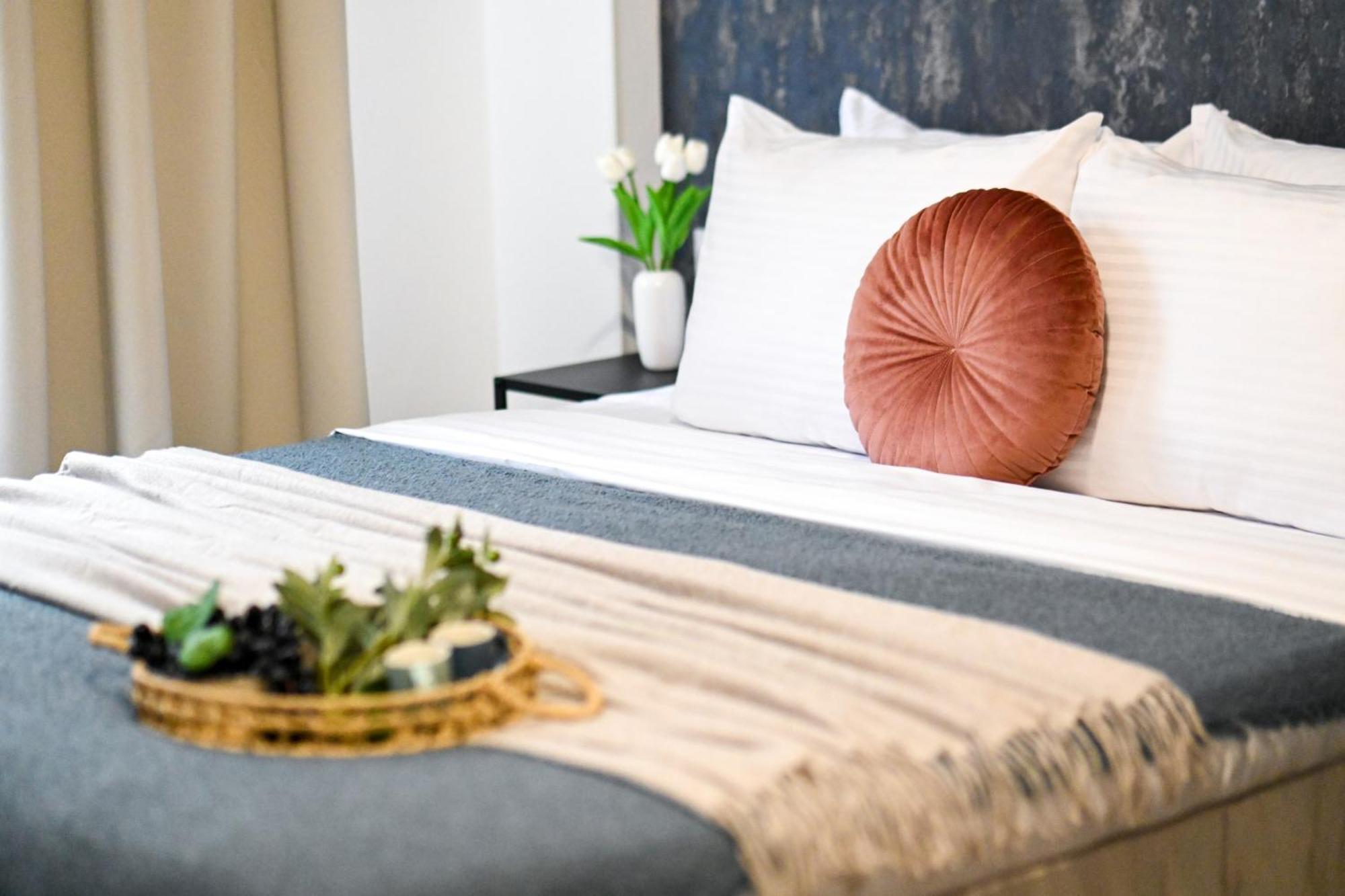 Old Town Charm - Modern & Comfortable Accommodation In The Heart Of The City Bukareszt Zewnętrze zdjęcie